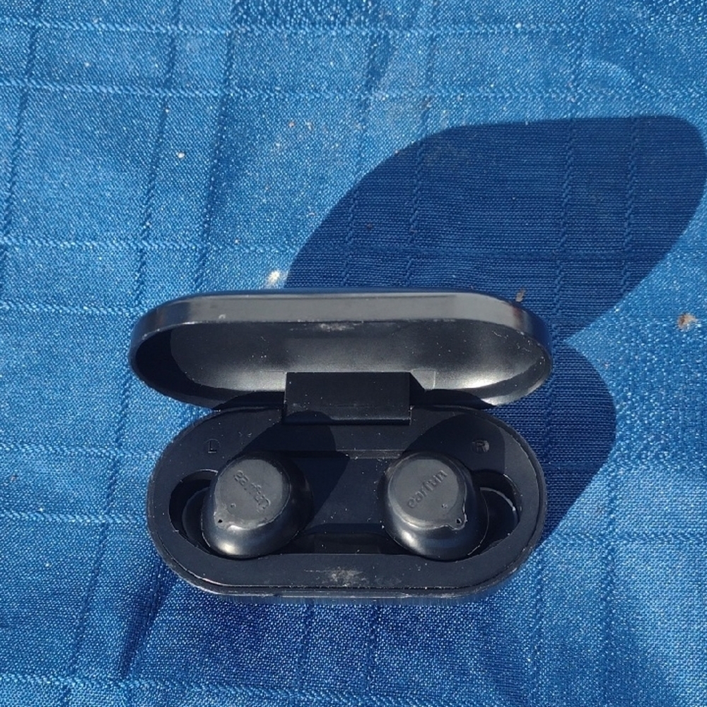 Earfun Black Wireless Earbuds with Charging Case NWOT